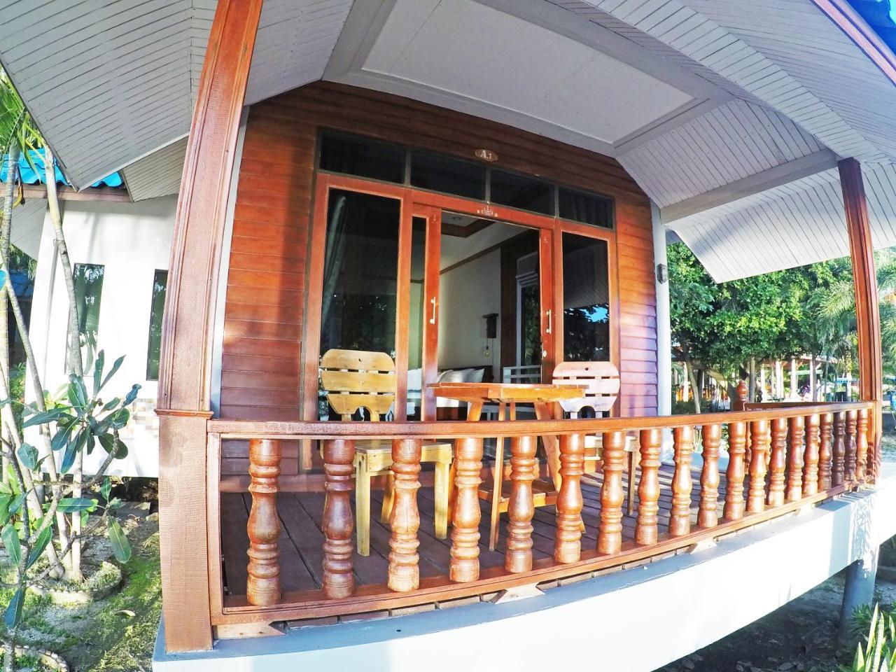 Dolphin Bay Beach Resort Ko Pha Ngan Exterior photo