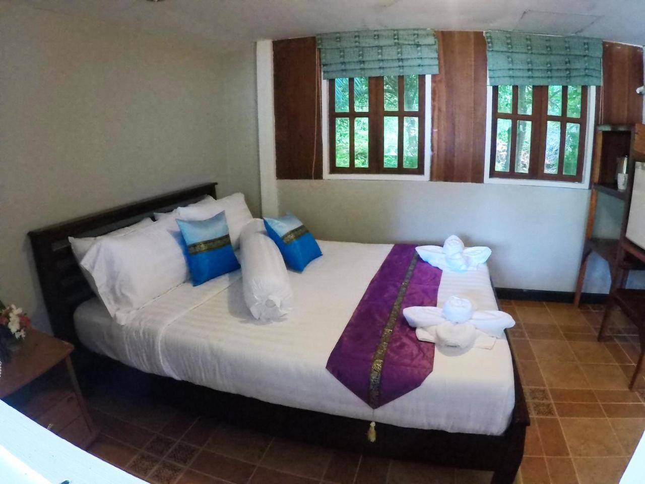 Dolphin Bay Beach Resort Ko Pha Ngan Exterior photo