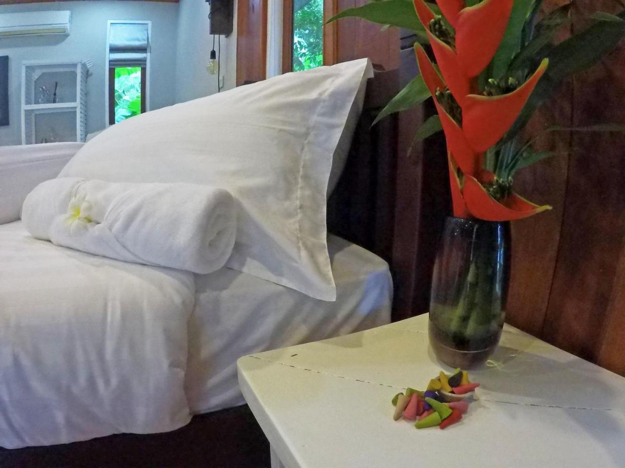 Dolphin Bay Beach Resort Ko Pha Ngan Exterior photo